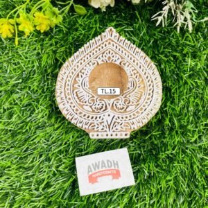 paan (betel leaf)-shaped design Hand-carved wooden tealight candle holder TL.15